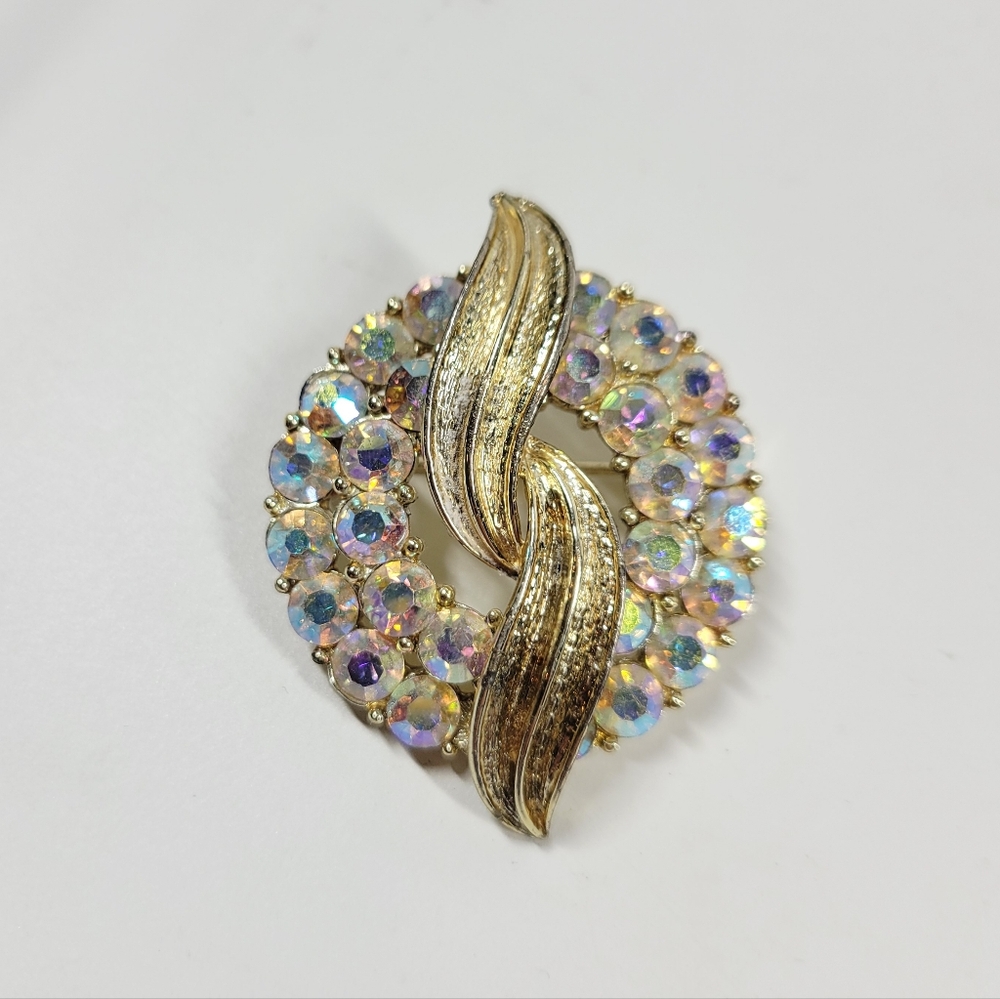 Coro Pegasus Gold Flame Aurora Borealis Crystal Rhinestone Brooch Wreath